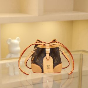 Alternative view of The versatile mini bucket bag carries on the classic, retro, and effortlessly cool vibe. Its charming little tag design truly catches the eye, making it an everyday wardrobe essential. Dimensions: 12×12×12cm